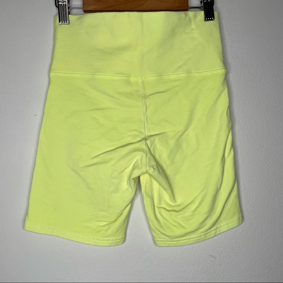 TNA Aritzia High Waisted Biker Shorts Neon Yellow Size XS - Picture 4 of 8